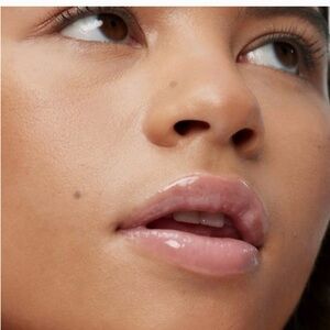 r.e.m. beauty On Your Collar Plumping Lip Gloss Waterfalls